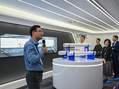 江苏省建材行业协会理事长一行莅临J9国际站登录集团参观考察